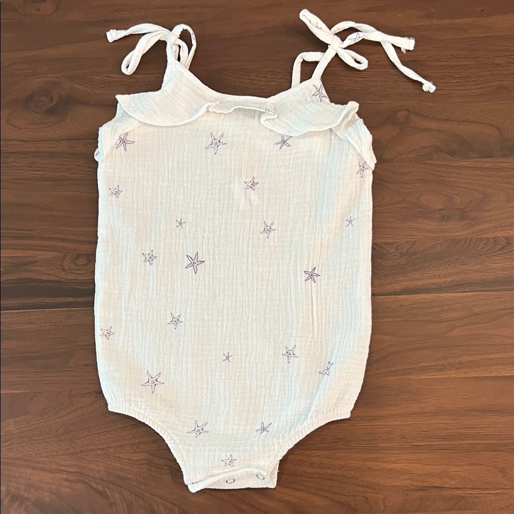 NWT White Star-Fish Patterned Baby Girl Romper. Size 12-18 months.